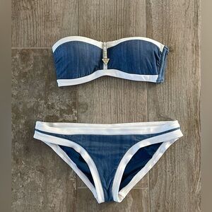 Strapless, baby blue bikini